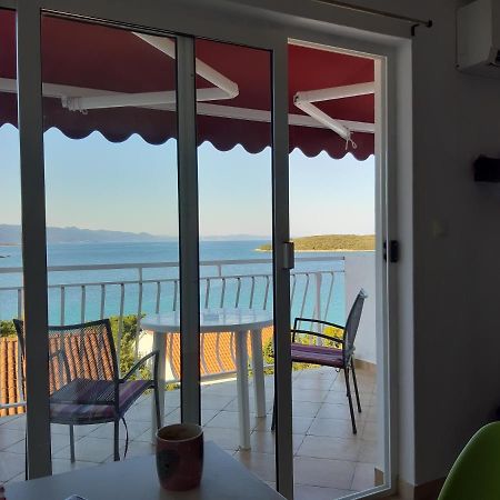 Blue Sea Blue Sky Apartment Loviste Luaran gambar