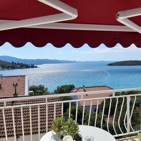 Blue Sea Blue Sky Apartment Loviste Luaran gambar