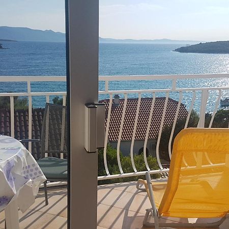 Blue Sea Blue Sky Apartment Loviste Luaran gambar