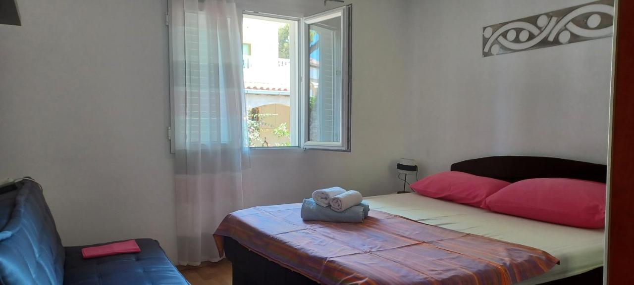 Blue Sea Blue Sky Apartment Loviste Luaran gambar