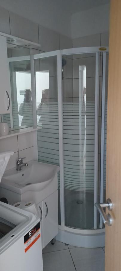 Blue Sea Blue Sky Apartment Loviste Luaran gambar