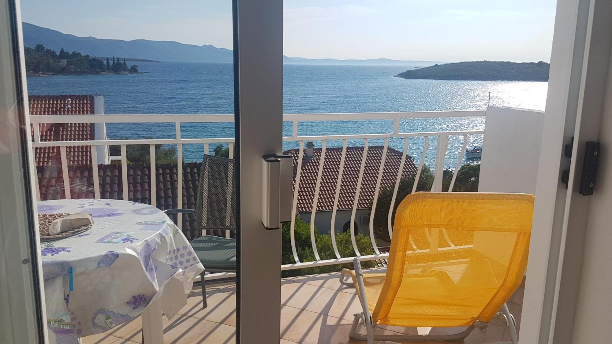 Blue Sea Blue Sky Apartment Loviste Luaran gambar