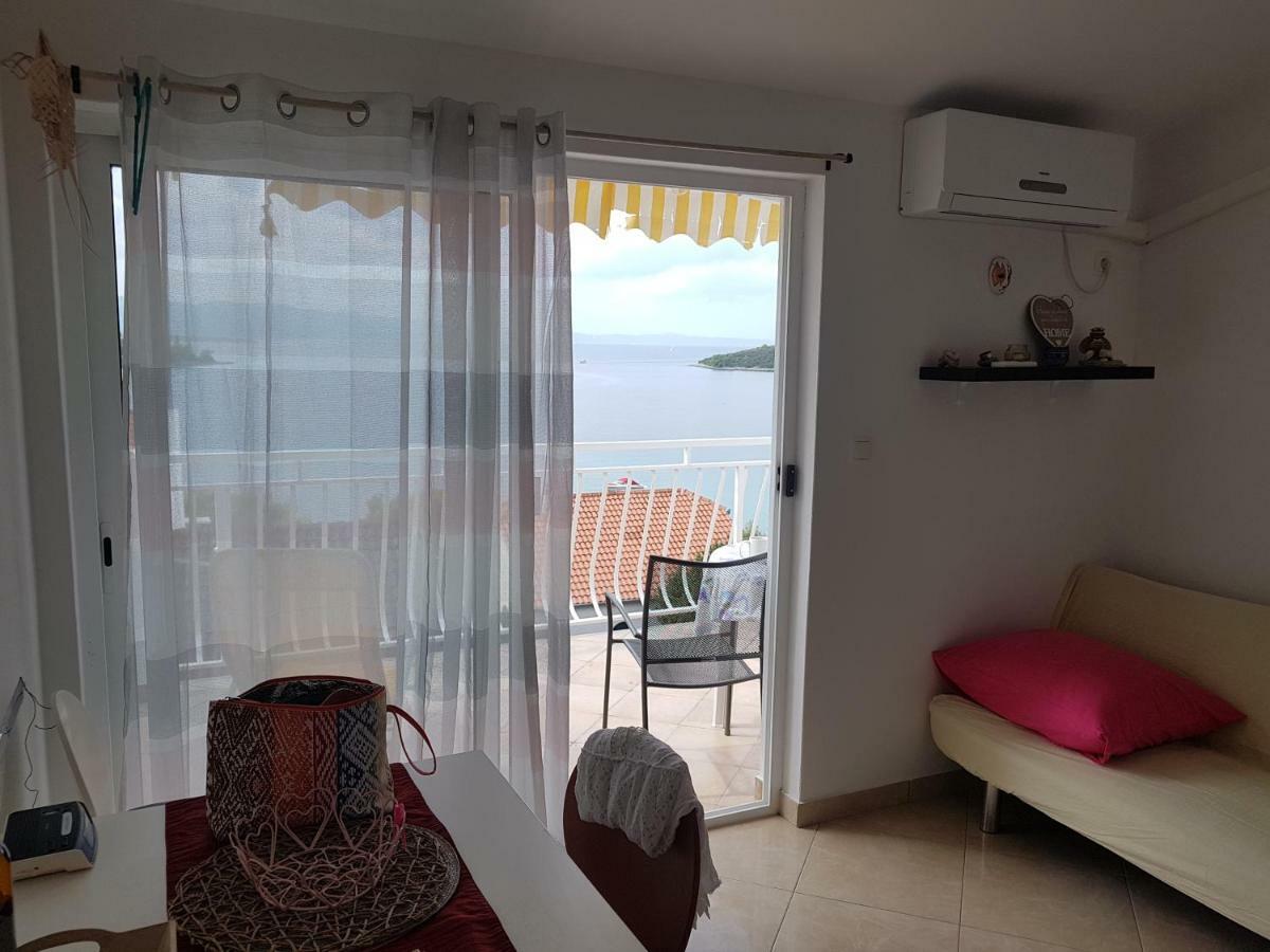 Blue Sea Blue Sky Apartment Loviste Luaran gambar