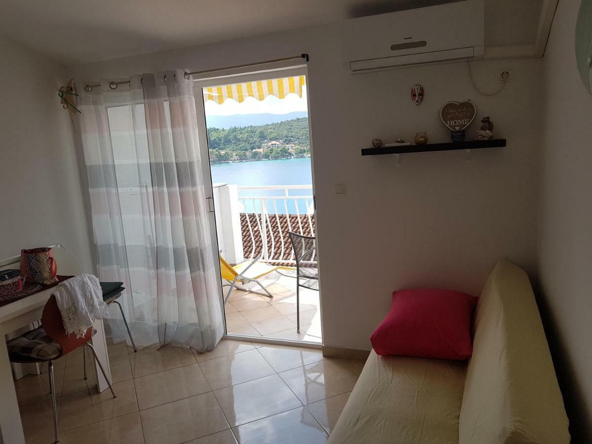 Blue Sea Blue Sky Apartment Loviste Luaran gambar
