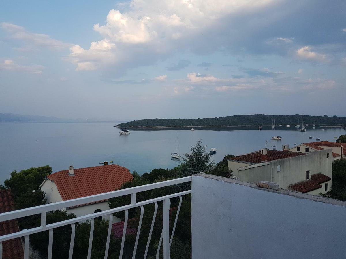Blue Sea Blue Sky Apartment Loviste Luaran gambar