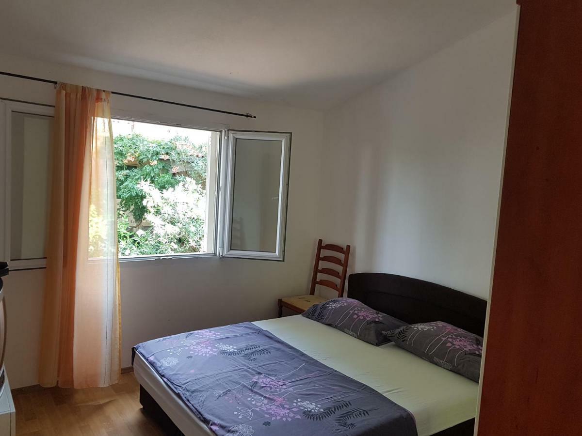Blue Sea Blue Sky Apartment Loviste Luaran gambar